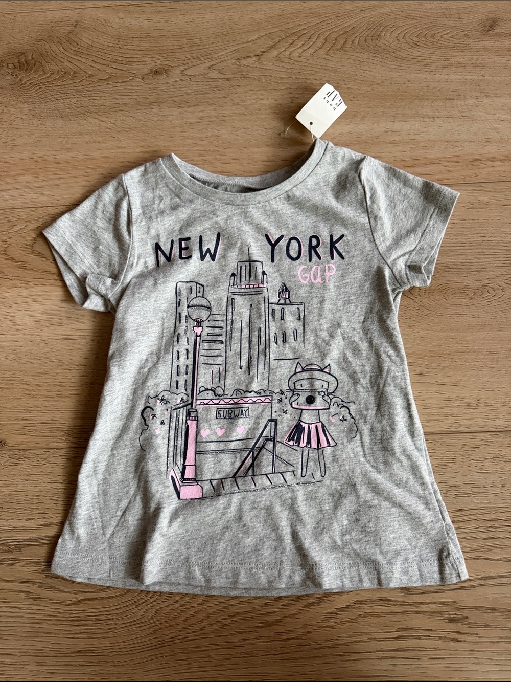 GAP Gray Tee with Pink New York Graphic 4 years